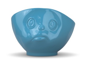 Schale schmollend in blau